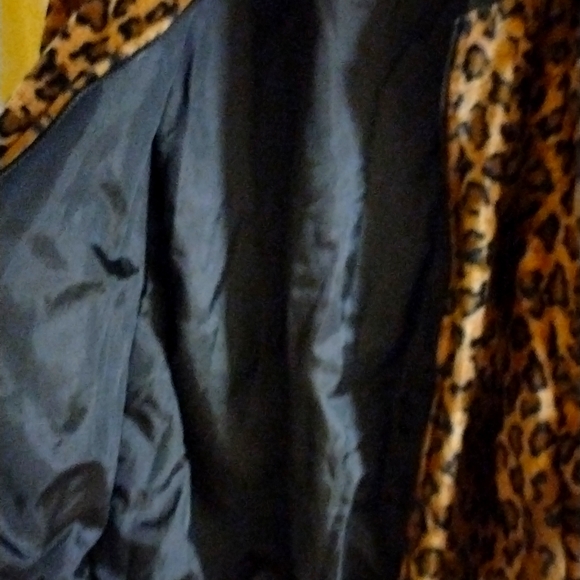 EUC Leopard print fur bomber jacket - Picture 4 of 5